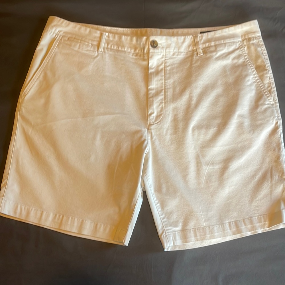 Men’s khaki shorts